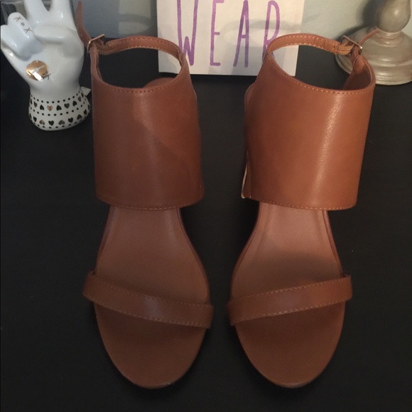 Shoes - Chunky heel sandals NWOT